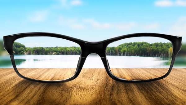 http://www.chipscholz.com/wp-content/uploads/2015/03/bigstock-Clear-lake-in-glasses-on-the-b-56874203-e1427806042379.jpg